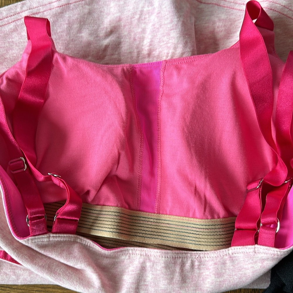 Lululemon Move Tank Size 6
NWT - Picture 7 of 8